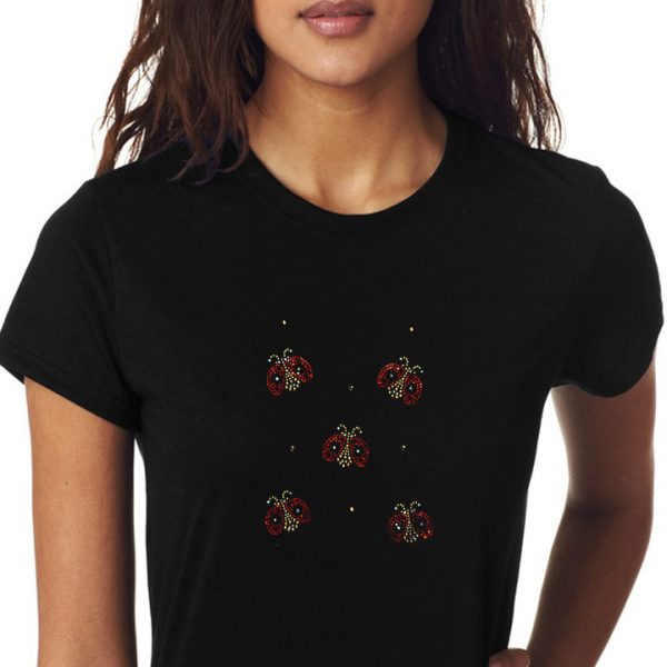 t-shirt donna nera con stampa coccinelle front