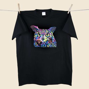 t-shirt donna nera con stampa gufo fluorescente