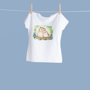 t-shirt unisex bianca con stampa gufetti su ramo